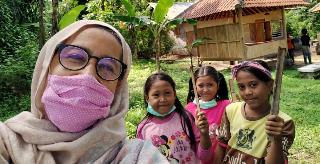 SEMANGAT MENGABDI CICIEK UNTUK ANAK PMI DI JEMBER TAK SURUT DI TENGAH PANDEMI