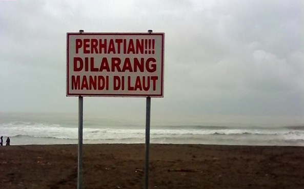 CEGAH KASUS RITUAL MAUT TERULANG, POLSEK AMBULU TAMBAH PAPAN LARANGAN MANDI DI PANTAI SELATAN