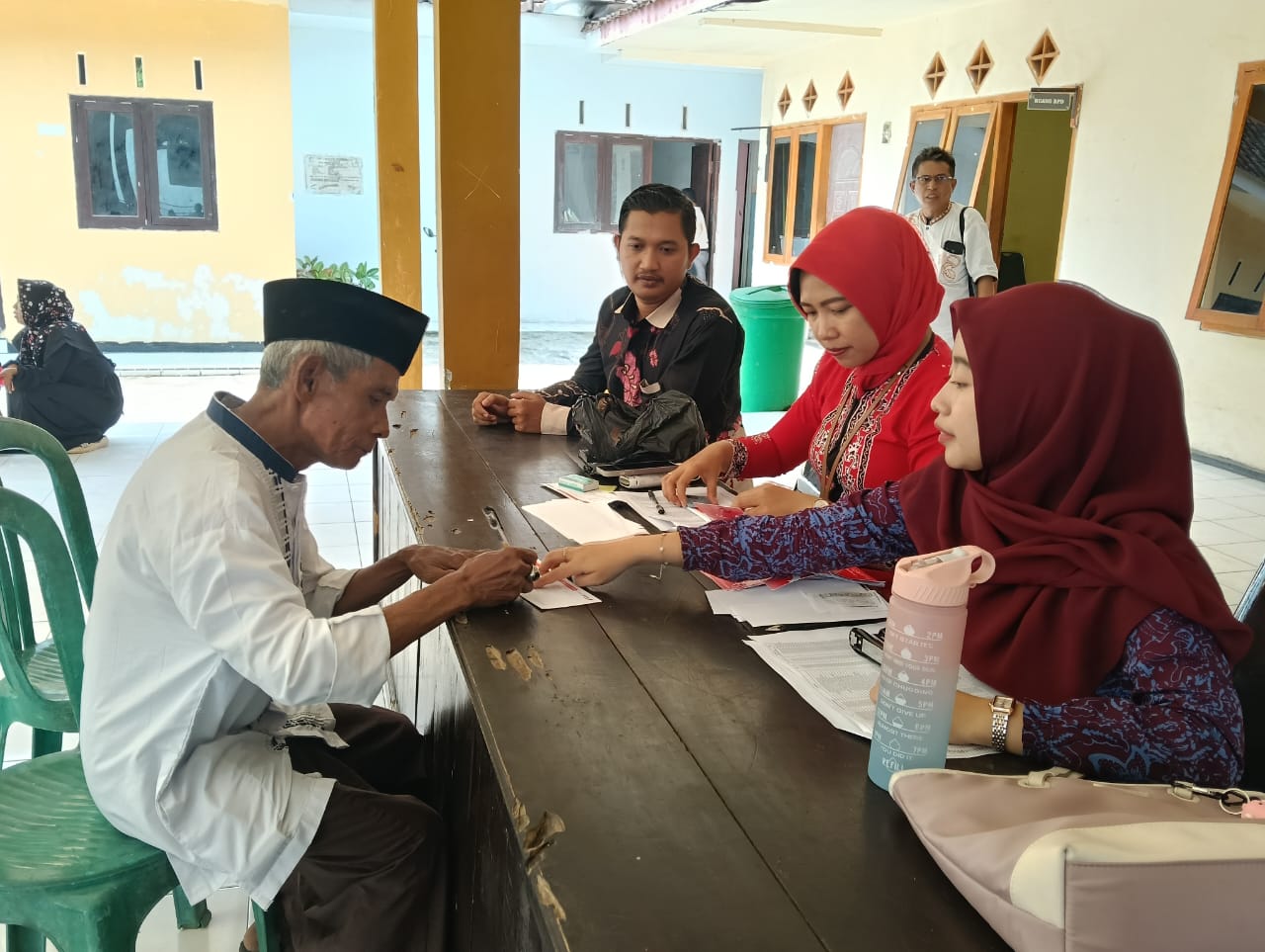 penyaluran-insentif-guru-ngaji-di-balai-desa-dinilai-lebih-efektif