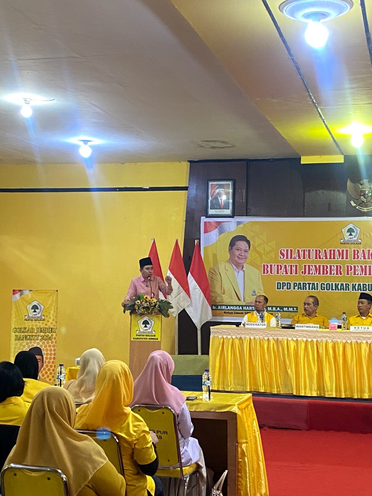 DIHADAPAN KADER GOLKAR JEMBER, GUS FAWAIT TEGASKAN YANG BISA MENGATASI MASALAH JEMBER ADALAH KADER PARTAI POLITIK