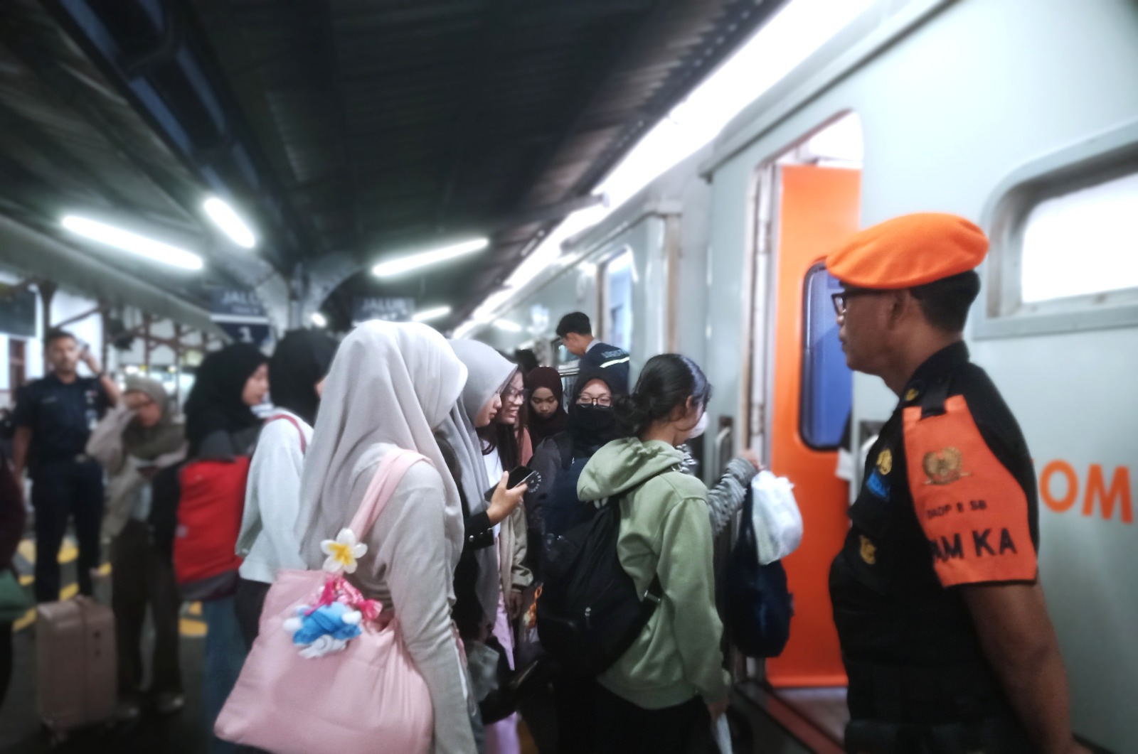 tembus-25-juta-penumpang-kai-catat-terjadi-lonjakan-13-persen-pada-triwulan-iii-2025