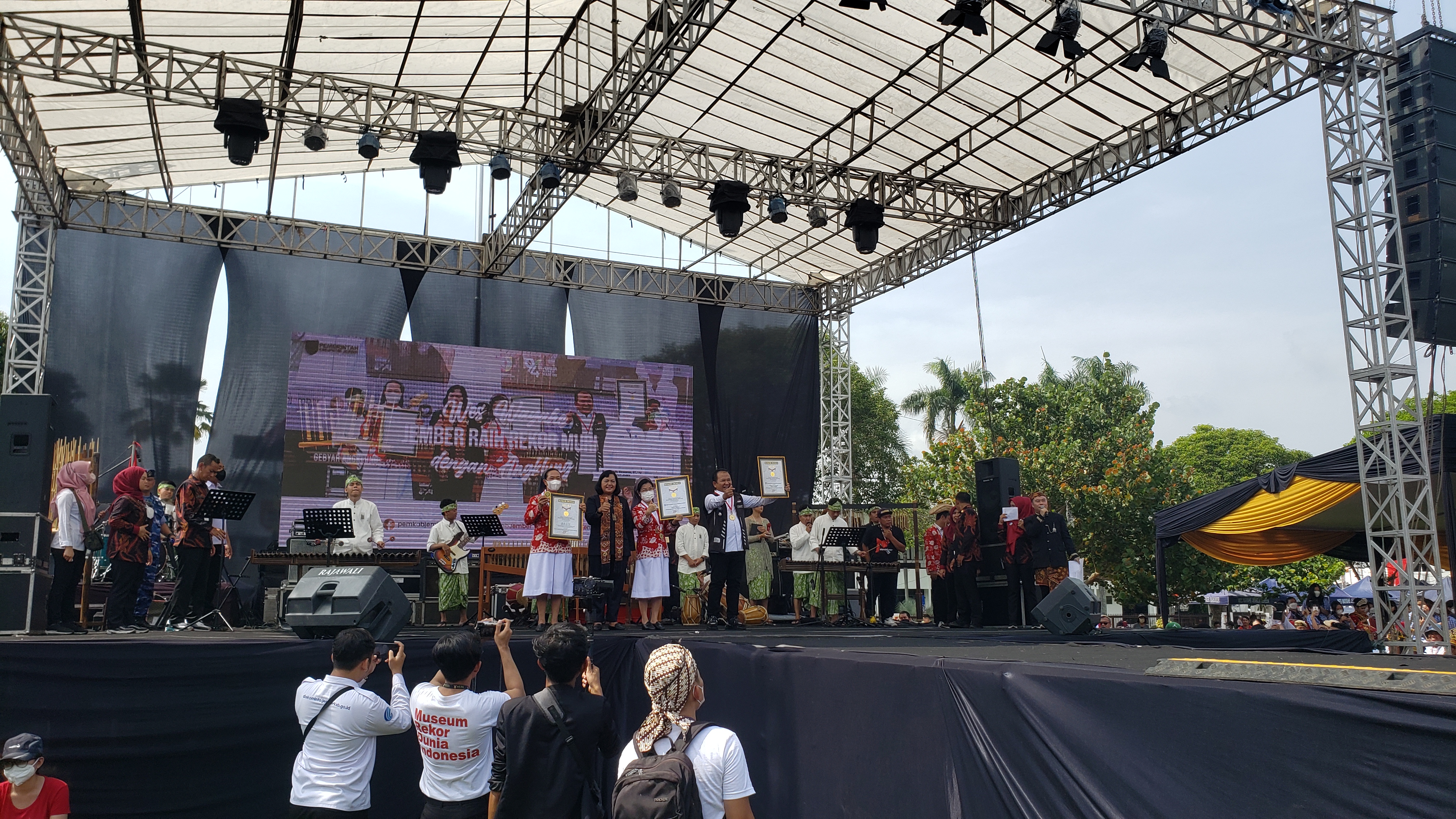 hendy-ingin-musik-tradisional-jember-bisa-cetak-rekor-muri