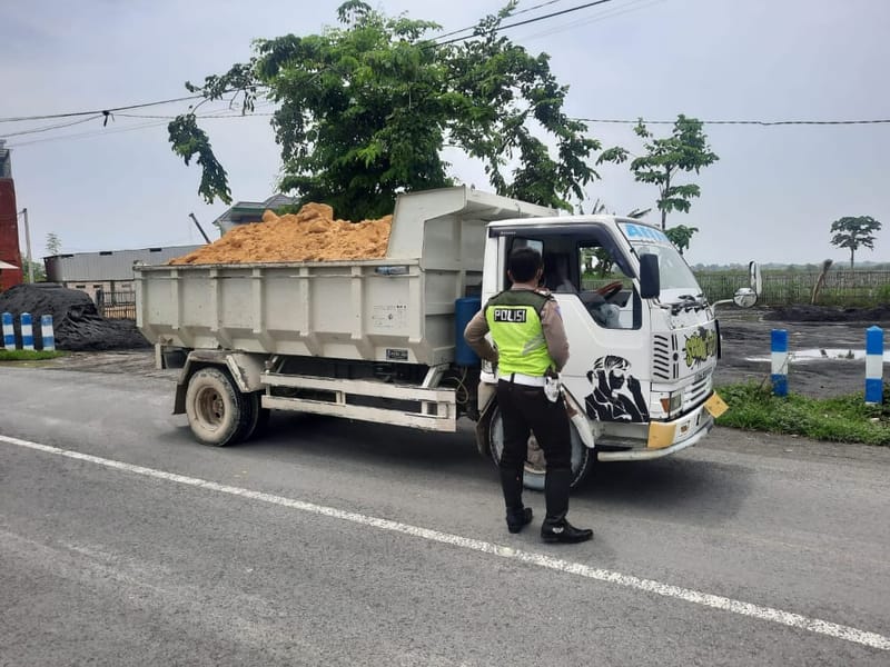 siap-siap-truk-bak-terbuka-yang-nekat-melintas-di-wilayah-kota-bakal-ditilang