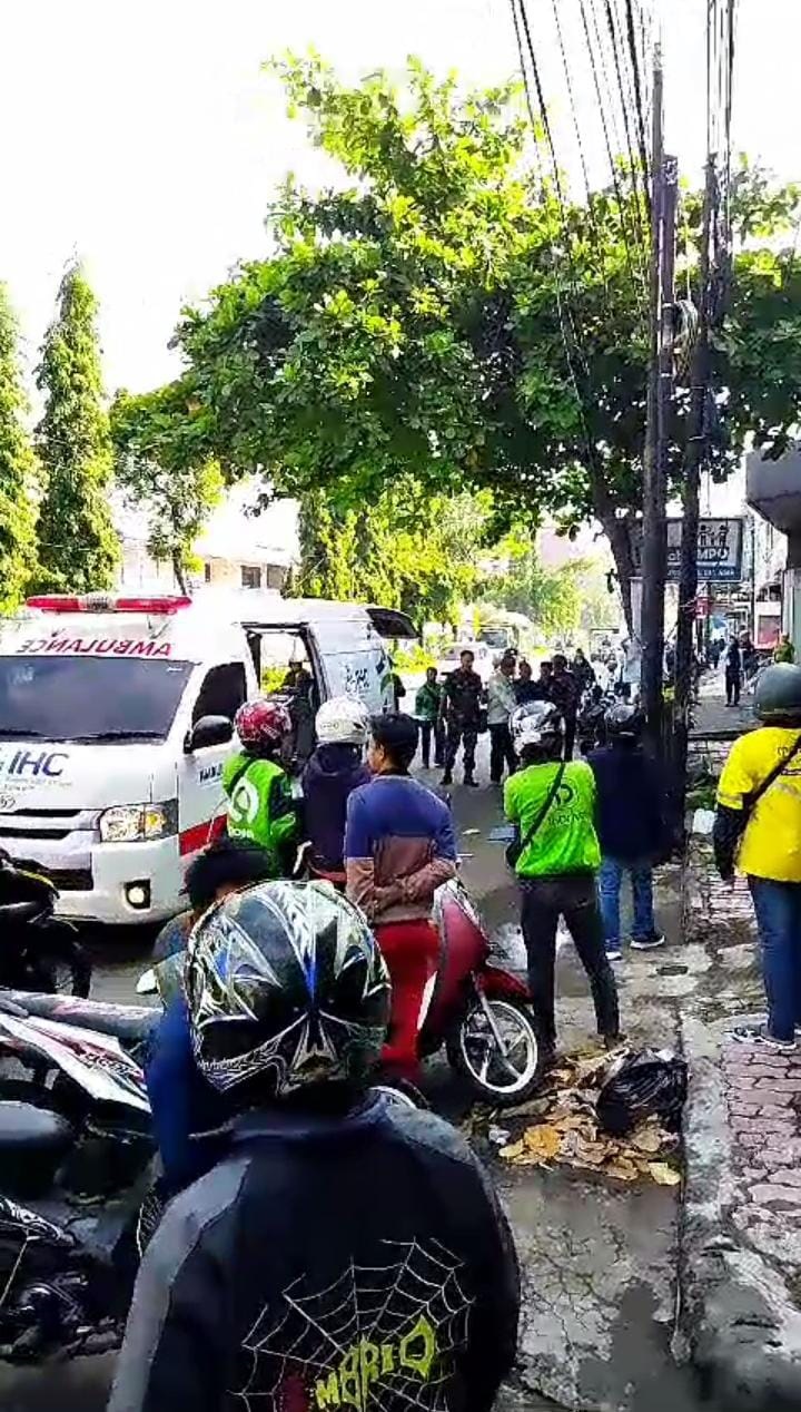 PENCARI BURUNG DI JEMBER TEWAS TERJATUH DARI POHON SETELAH TERSENGAT LISTRIK