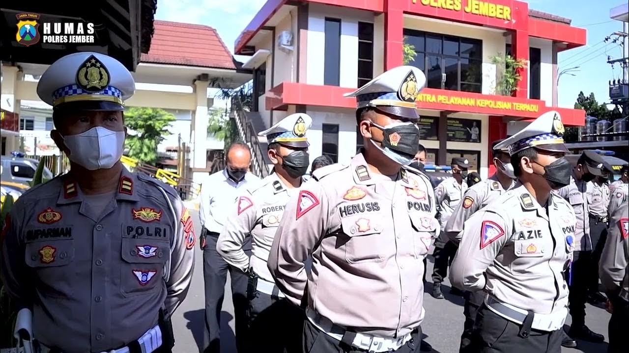 AMANKAN PEMILU TIAP TPS DI JEMBER DIJAGA PERSONEL POLRI DAN TNI