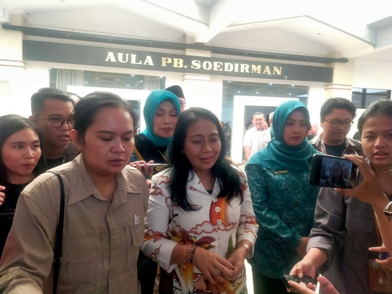 KUNJUNGI JEMBER, MENTERI PPPA SEBUT GADGET TIDAK SELALU BERDAMPAK BURUK BAGI ANAK