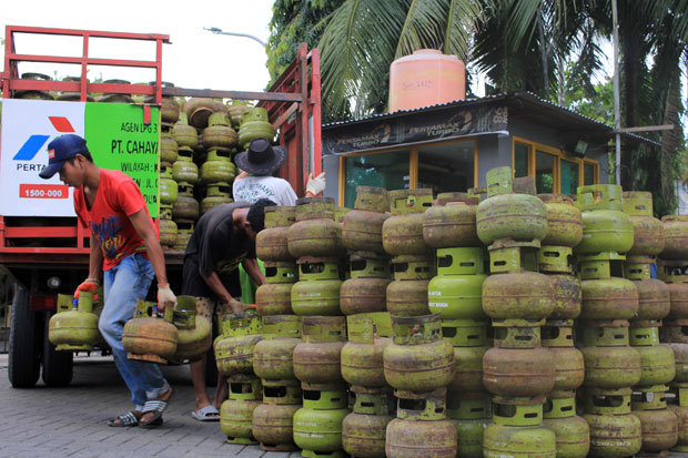 HARGA MELAMBUNG, MASYARAKAT DIIMBAU MEMBELI LPG 3 Kg LANGSUNG KE PANGKALAN