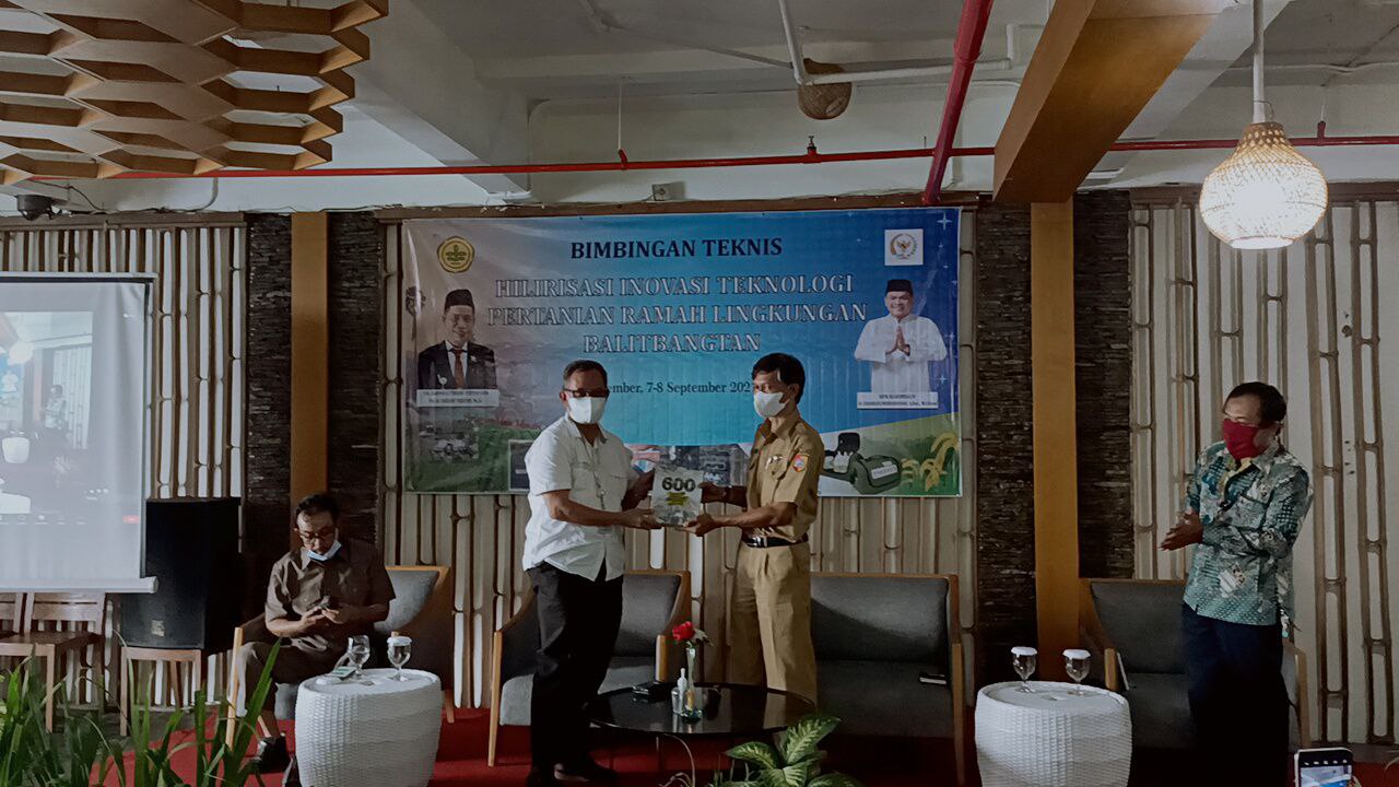 GENCARKAN PERTANIAN BERKELANJUTAN DI JEMBER DENGAN INOVASI TEKNOLOGI PERTANIAN RAMAH LINGKUNGAN