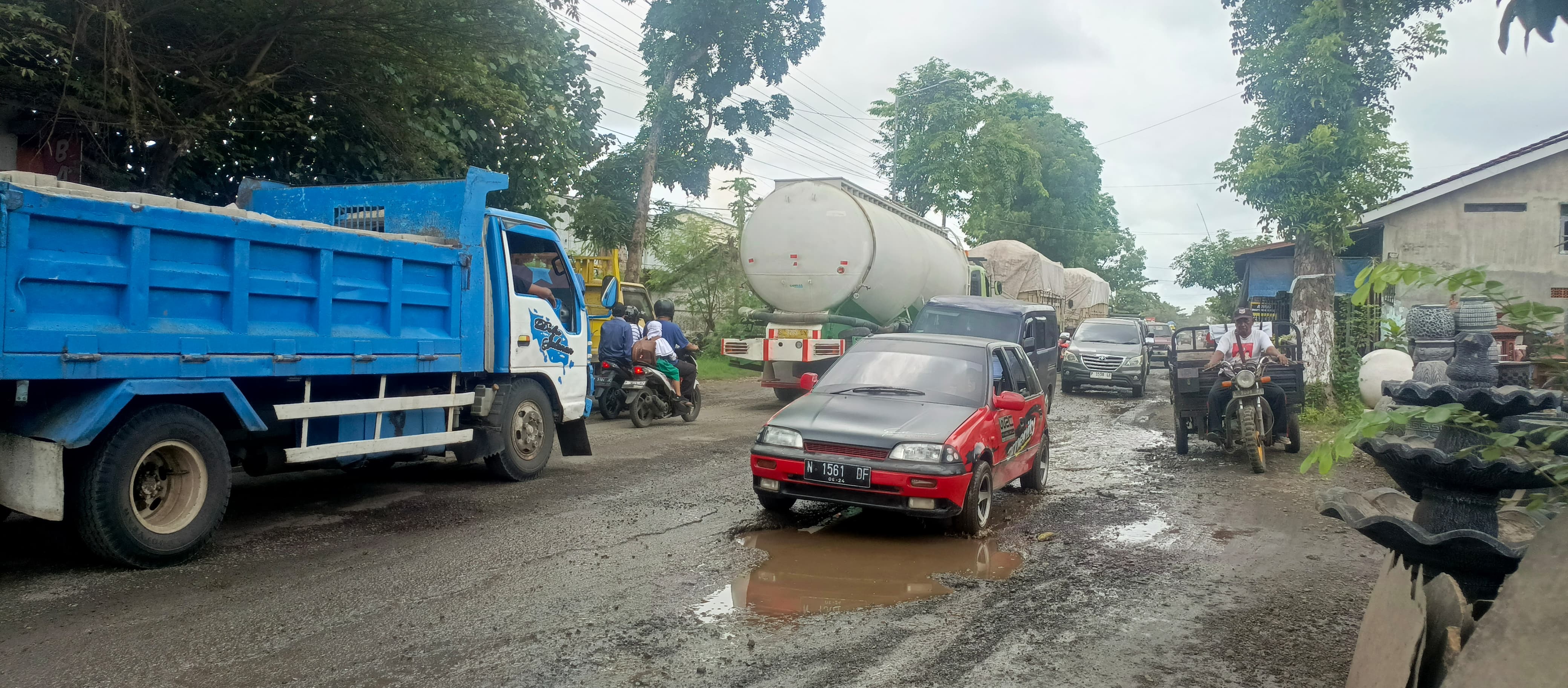 dprd-jember-usulkan-perbaikan-jalan-provinsi-puger-rambipuji-di-beton