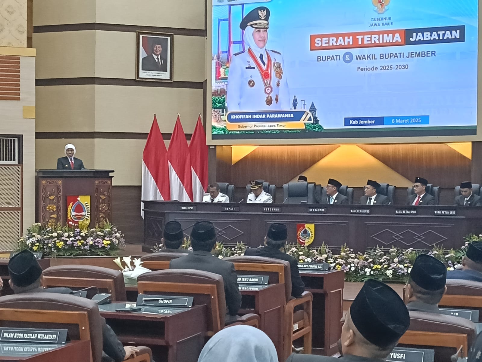 khofifah-dorong-jember-fokus-sdm-sekolah-rakyat-dan-makanan-bergizi-gratis-jadi-andalan