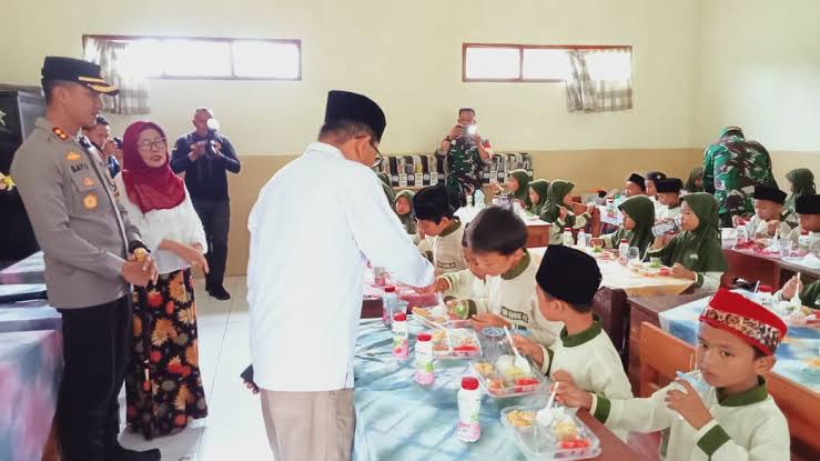 program-makan-bergizi-gratis-jember-panen-perputaran-uang-rp47-miliar-sehari