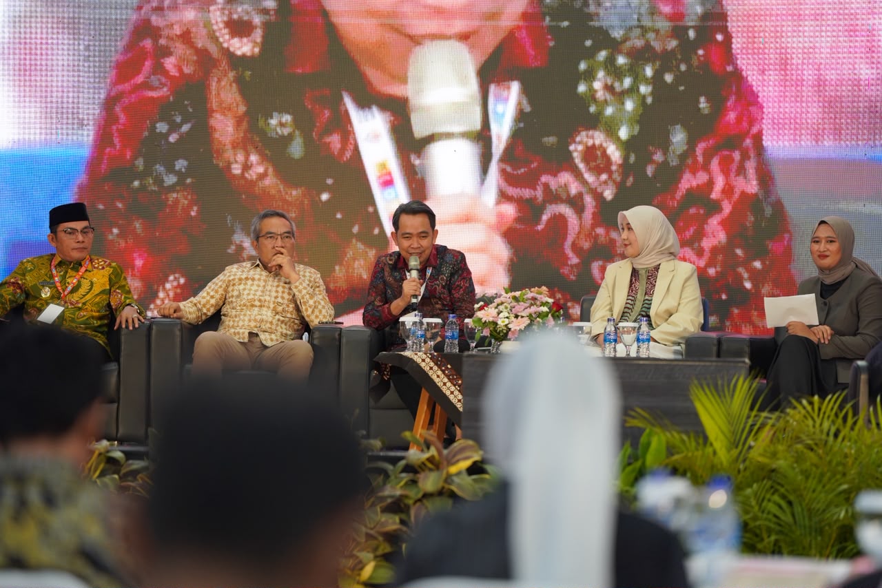 gus-fawait-jadi-pembicara-nasional-gus-fawait-paparkan-transformasi-pendidikan-jember-di-konferensi-indonesia-2026