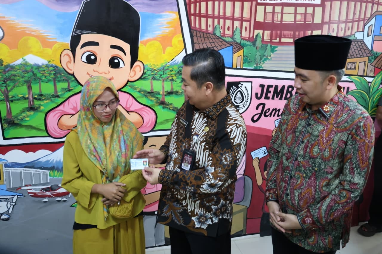 jember-dipilih-jadi-percontohan-digitalisasi-bansos-kemendagri-soroti-inovasi-adminduk