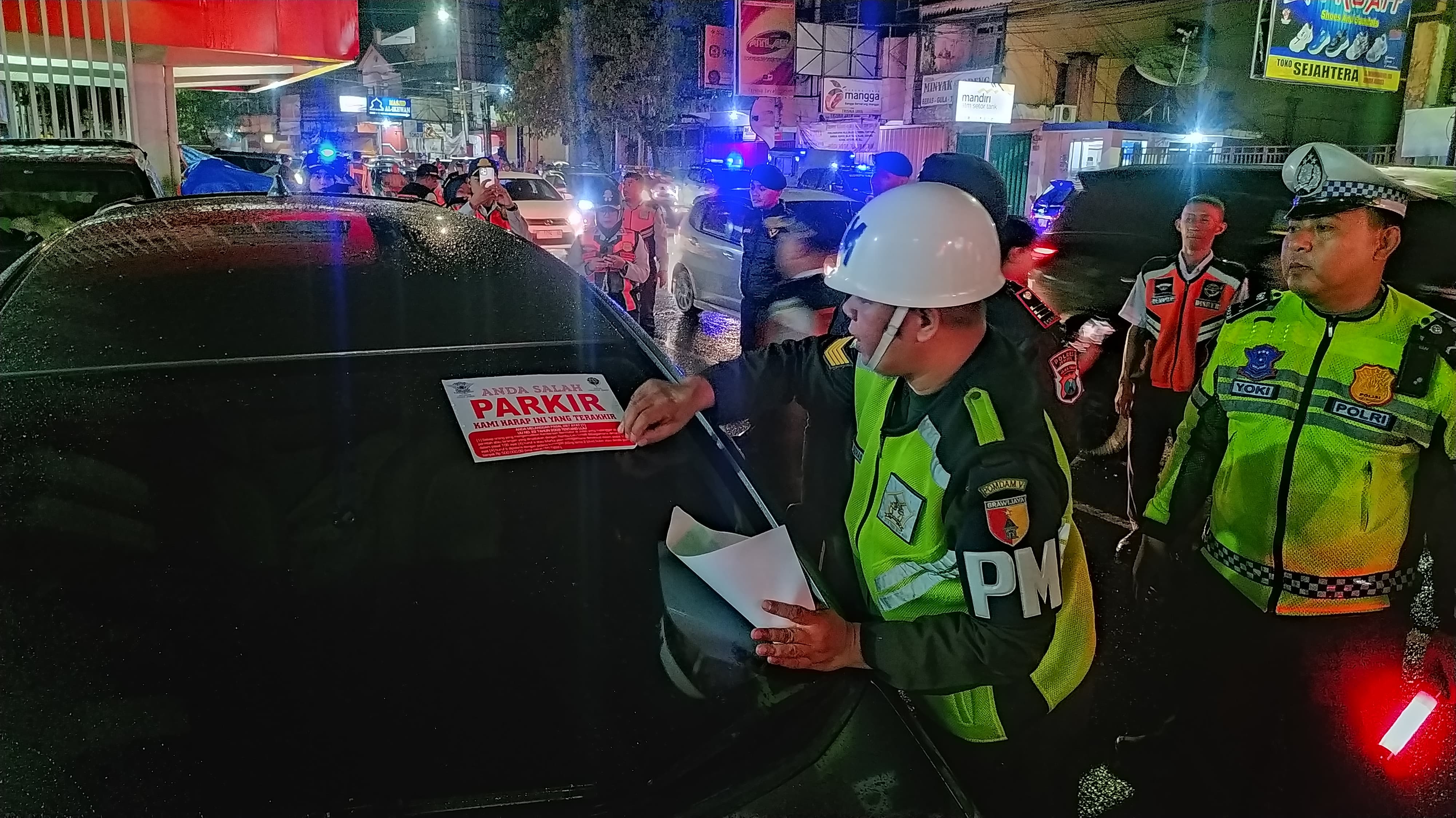 bikin-macet-pemkab-jember-mulai-tertibkan-parkir-liar