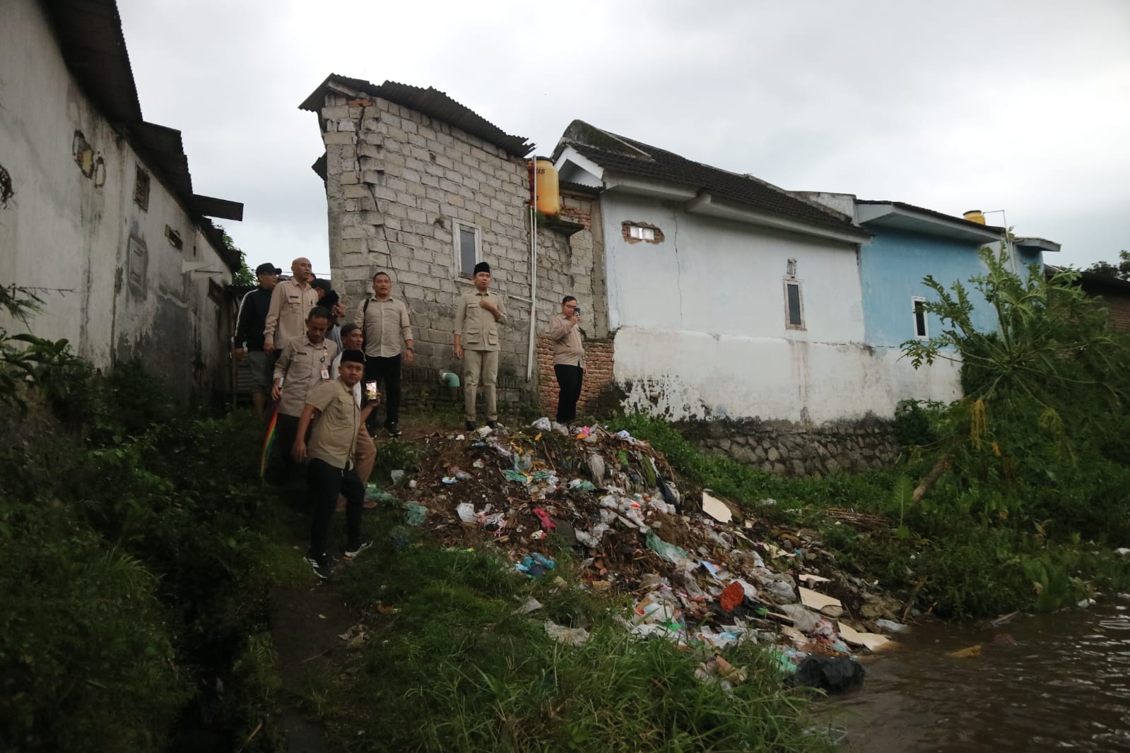 langgar-aturan-bantaran-sungai-pemkab-jember-buka-opsi-relokasi-warga