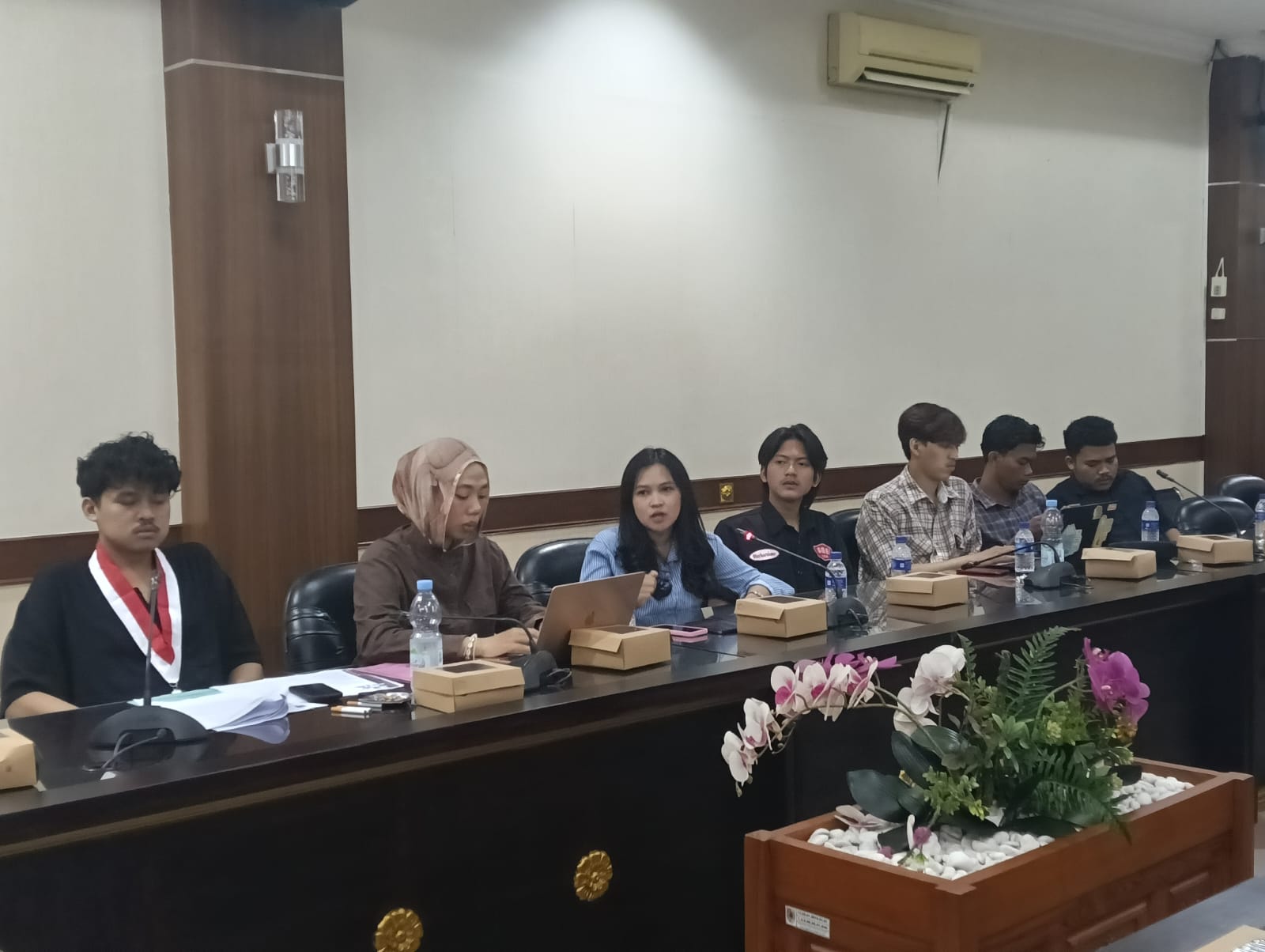 momentum-kartini-aktivis-mahasiswa-suarakan-nasib-pekerja-rumah-tangga-di-dprd