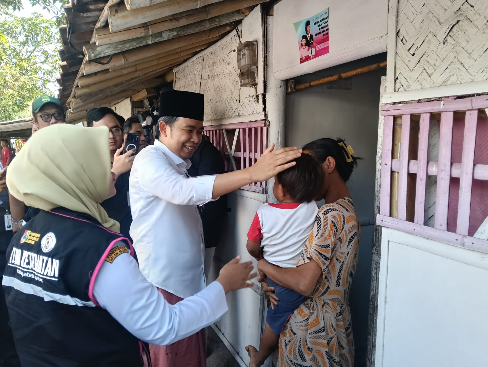 TAK SEMUA WARGA MISKIN DIBERI BANSOS, BEGINI STRATEGI GUS FAWAIT MENANGANI KEMISKINAN DI JEMBER