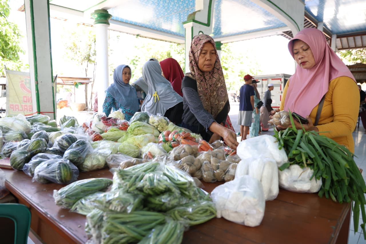 pemkab-jember-gelar-pasar-murah-harga-cabai-turun-jadi-rp20-ribu