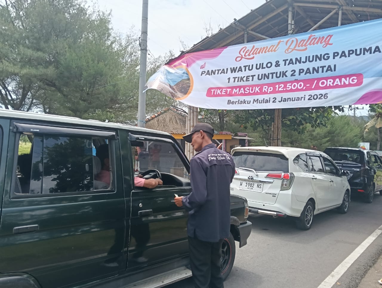tiket-terintegrasi-watu-ulo-papuma-diberlakukan-pengunjung-wisata-membludak