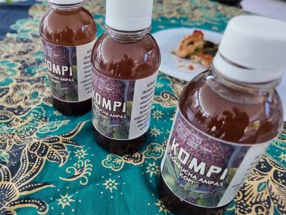 TAK LAGI JADI LIMBAH, MAHASISWA  UNEJ SULAP AMPAS KOPI JADI SOLUSI  KESEHATAN GIGI LANSIA