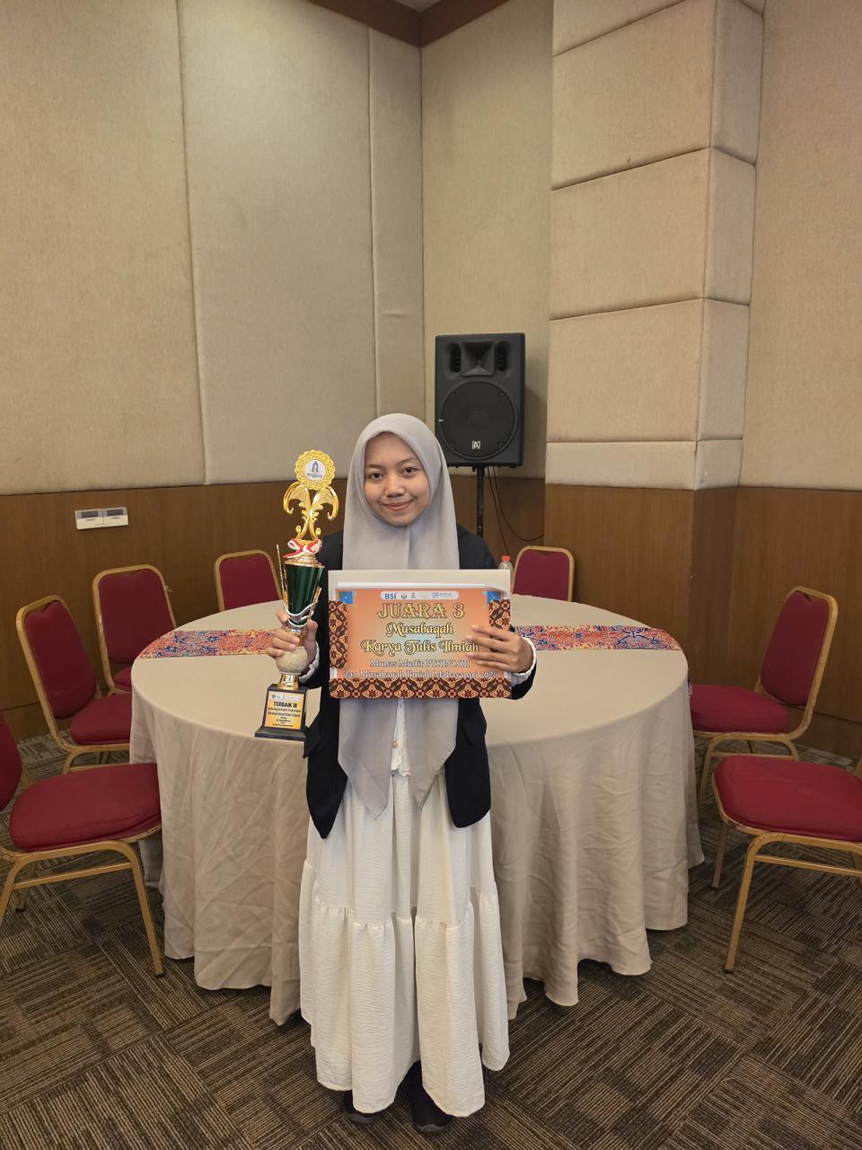 ANGKAT ISU EKOTEOLOGI, MAHASISWA UIN KHAS JEMBER RAIH JUARA 3 KTI NASIONAL