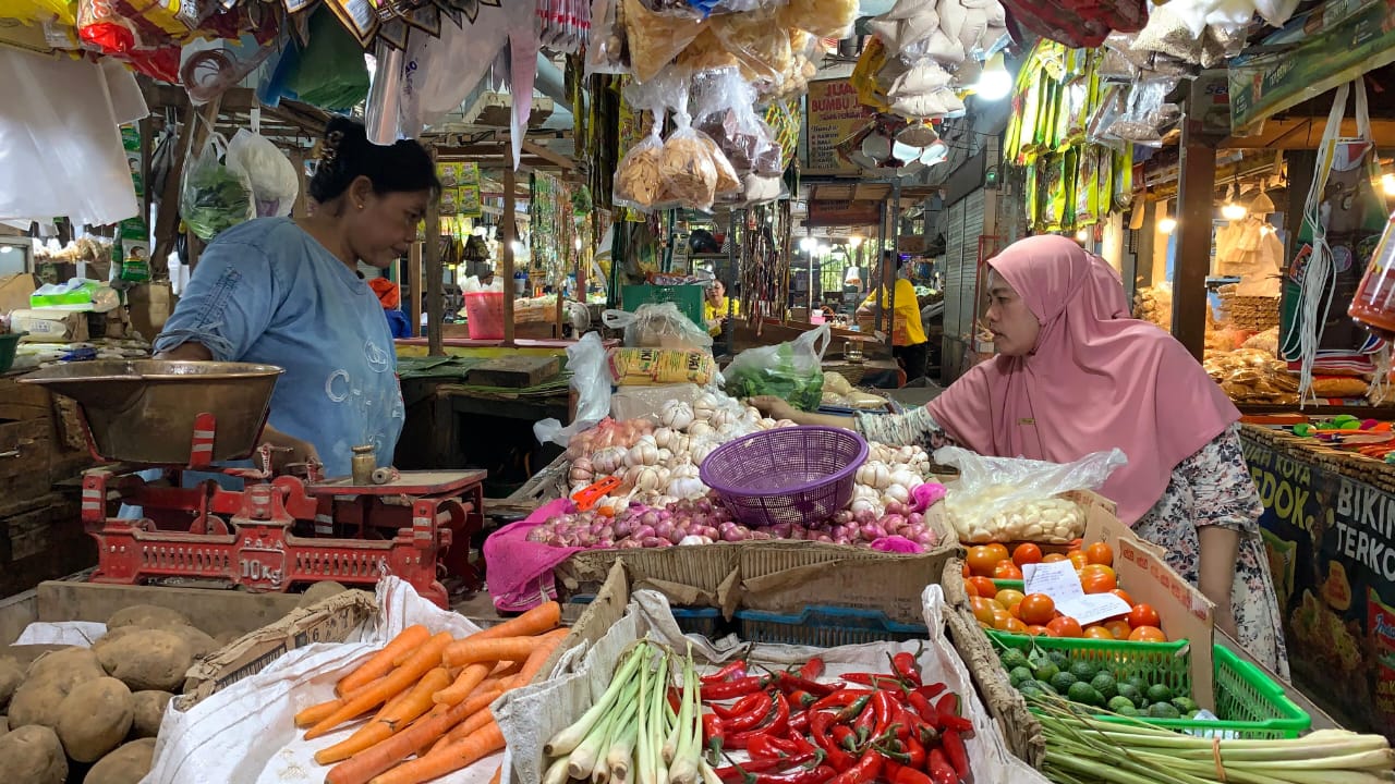 menjelang-nataru-harga-cabai-dan-bawang-di-pasar-tanjung-melonjak-tajam