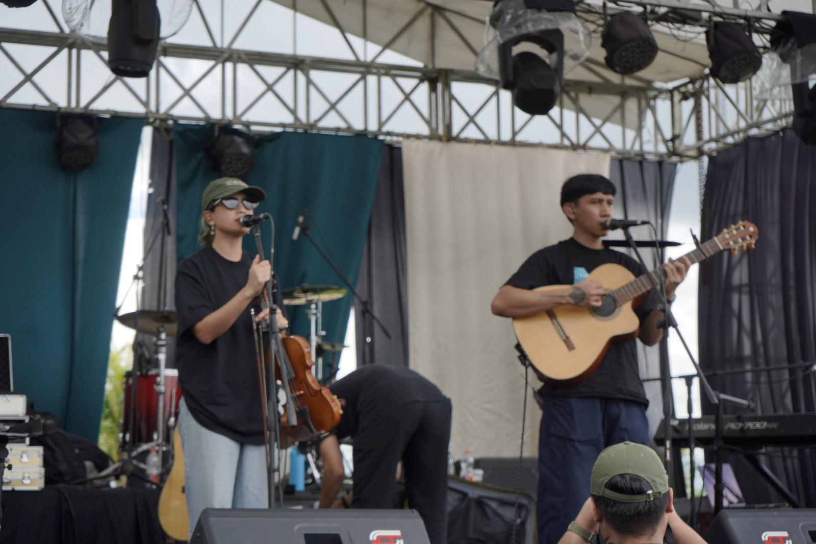 banda-neira-hangatkan-senja-rembangan-di-panggung-intim-weekendkalcer