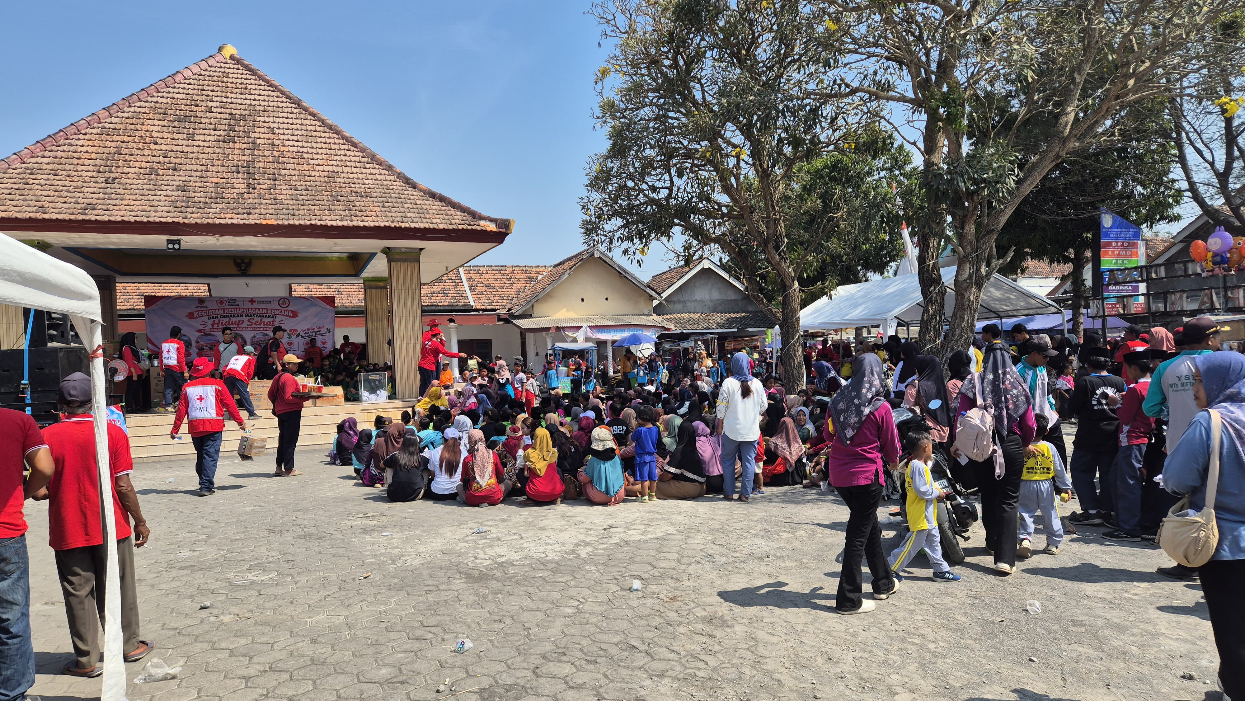 latih-kesiapsiagaan-ratusan-warga-kepanjen-jember-gelar-simulasi-evakuasi-bencana