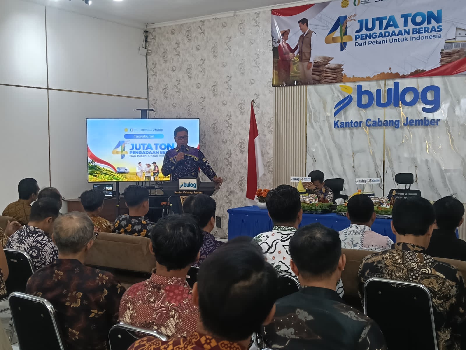 PENGADAAN BERAS NASIONAL TEMBUS 4 JUTA TON, JEMBER SUMBANG 193 RIBU TON GABAH