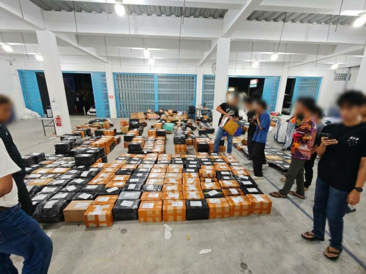 MODUS KIRIM LEWAT EKSPEDISI, 800 RIBU BATANG ROKOK ILEGAL TERBONGKAR