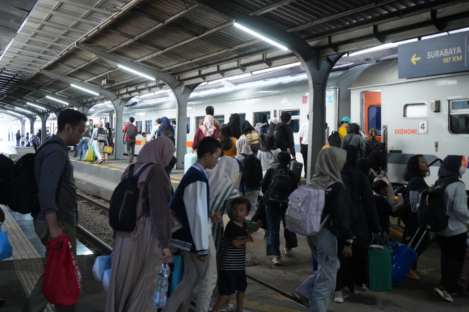 kai-daop-9-jember-prediksi-puncak-arus-mudik-18-maret-2026