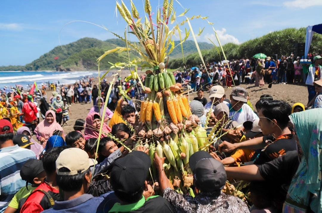 efek-tiket-terintegrasi-wisatawan-membludak-di-papuma-dan-watu-ulo