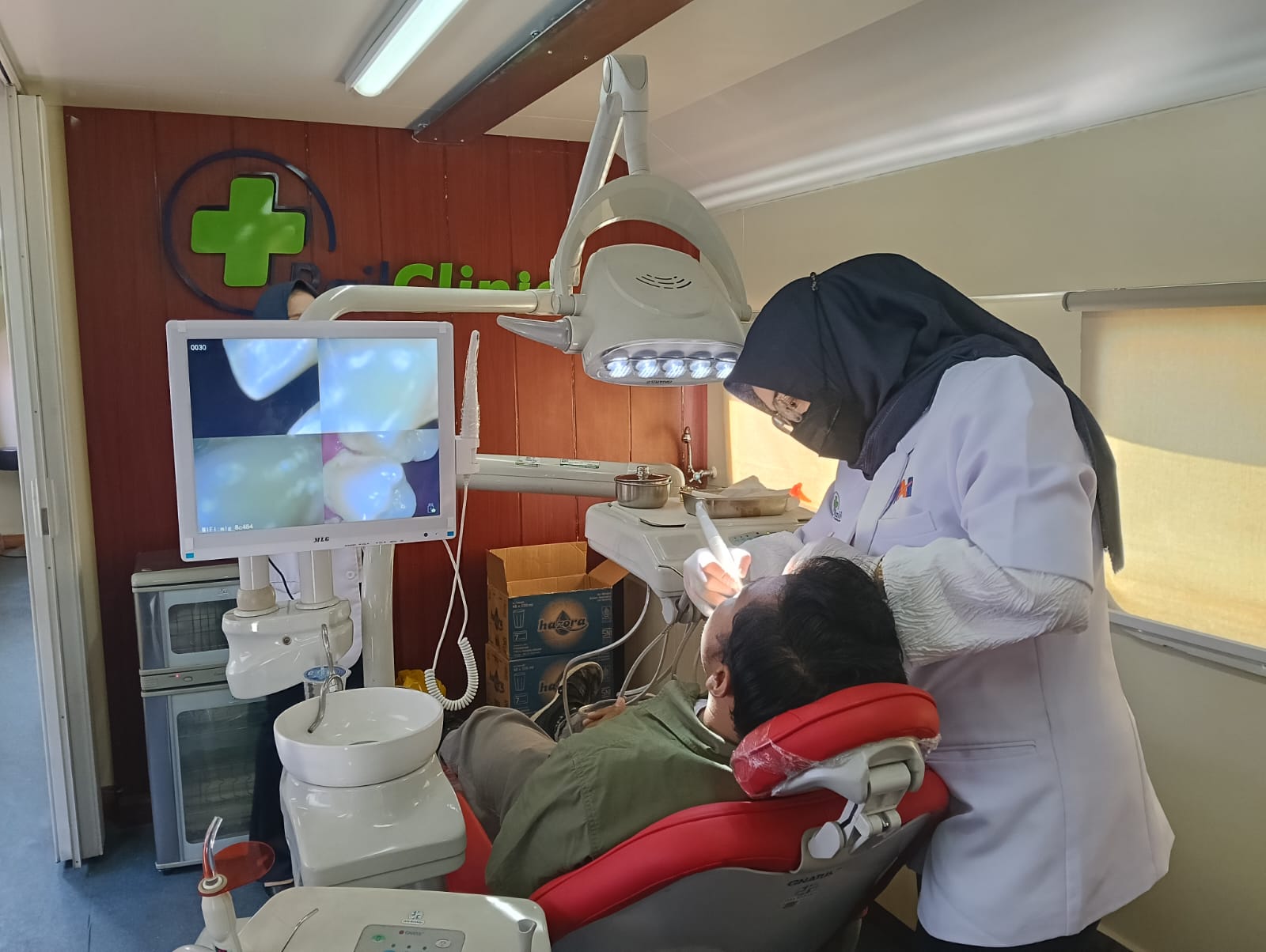 KAI GELAR PENGOBATAN GRATIS DI SEMPOLAN, 110 PELAJAR JEMBER DAPAT KACAMATA GRATIS