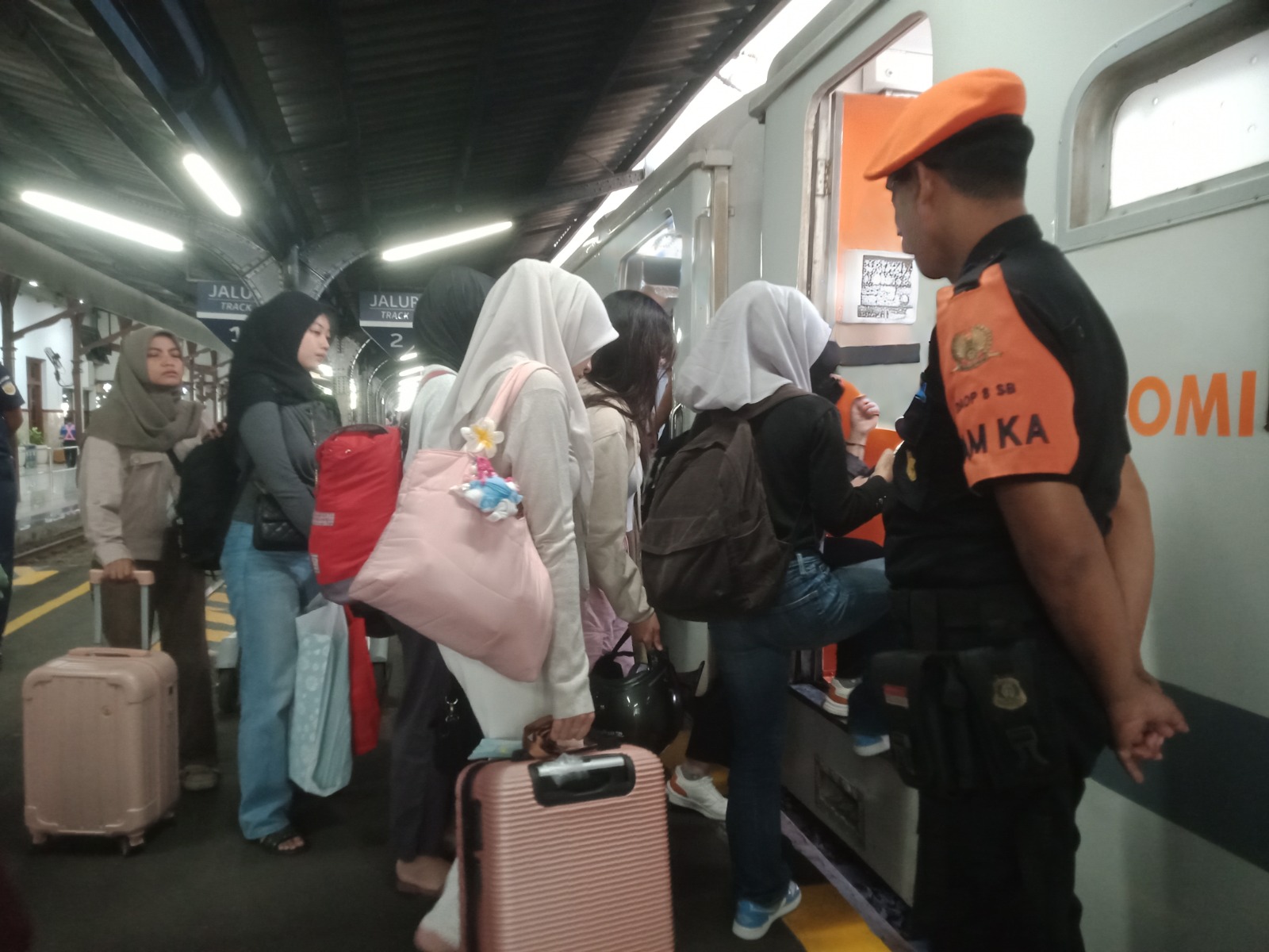 37-ribu-tiket-terjual-minat-mudik-lebaran-dengan-kereta-terus-meningkat