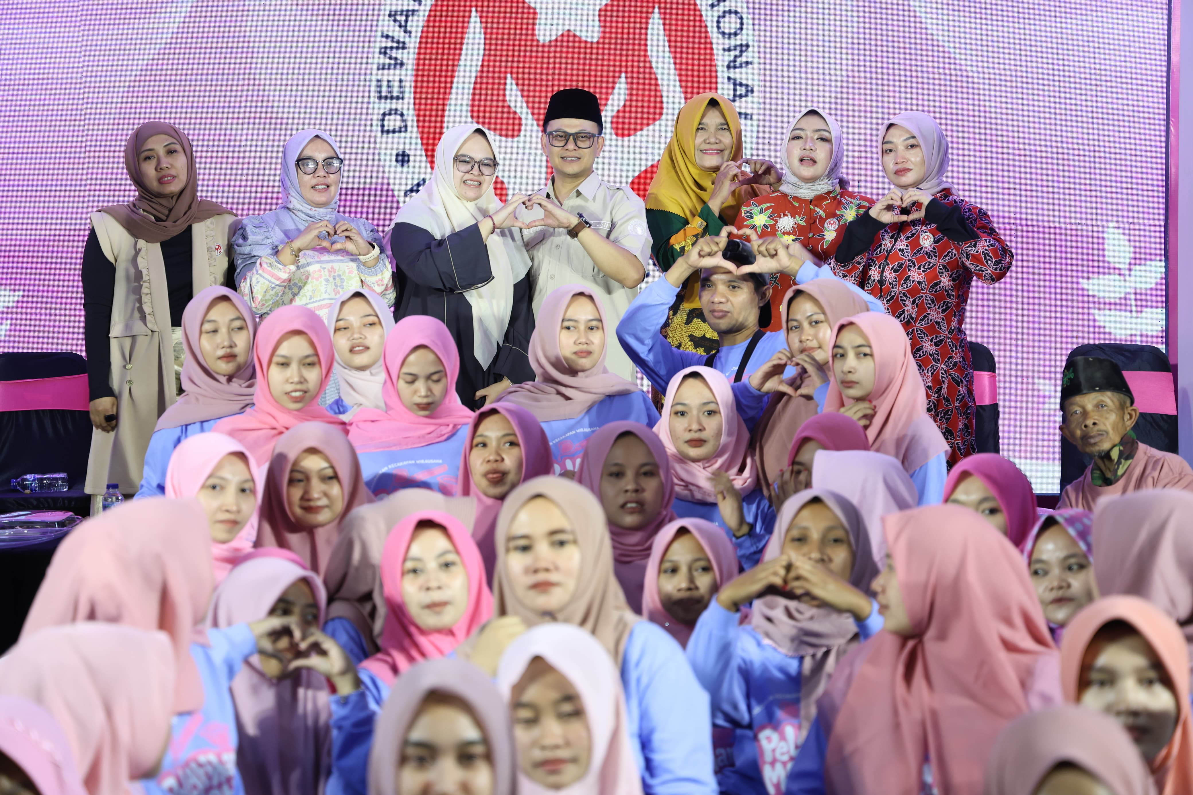 JEMBER DAPAT BANTUAN TERBESAR NASIONAL, Rp300 JUTA UNTUK CETAK PENGUSAHA BATIK MUDA