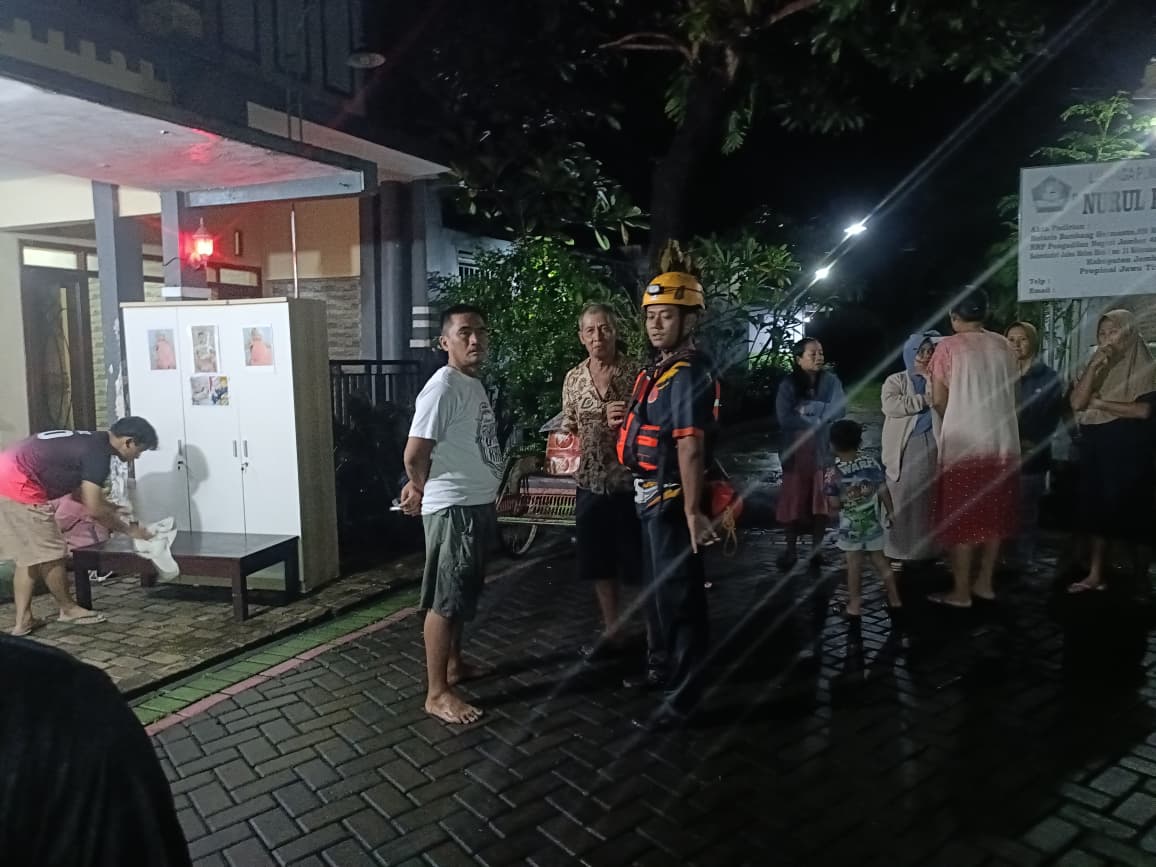 ada-1271-kk-terdampak-bpbd-jember-bergerak-cepat-tangani-banjir