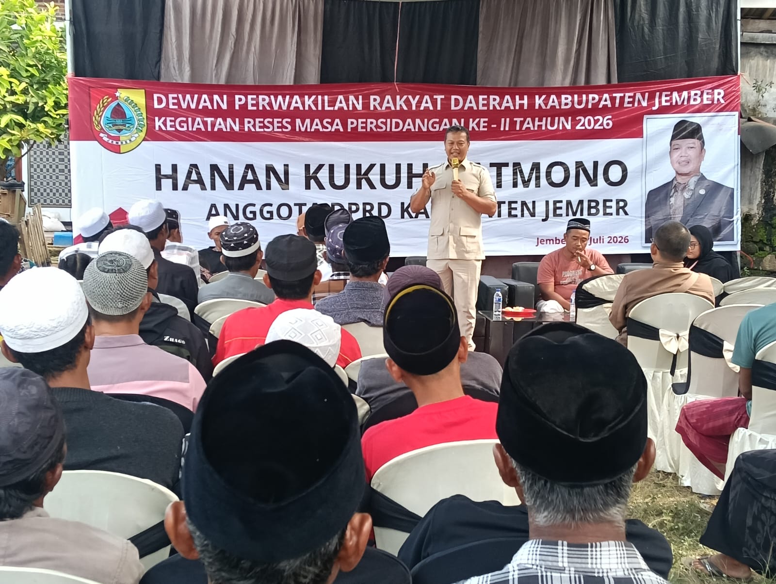 WARGA JELBUK CURHAT KE DPRD: JALAN HANCUR HAMBAT EKONOMI DAN WISATA