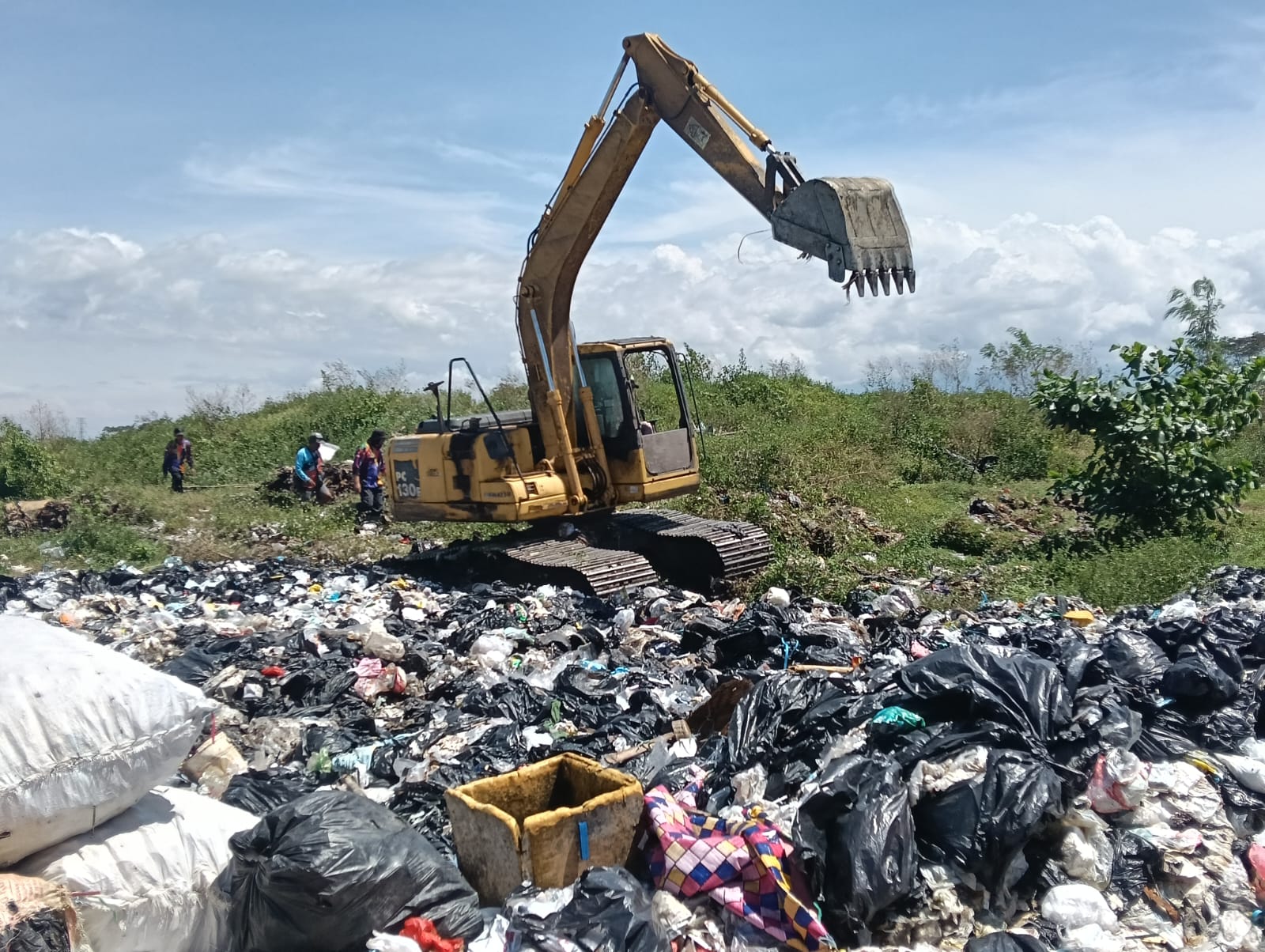 TPA DIBATASI, DPRD KHAWATIR SAMPAH BERSERAKAN DI SUNGAI DAN JALAN