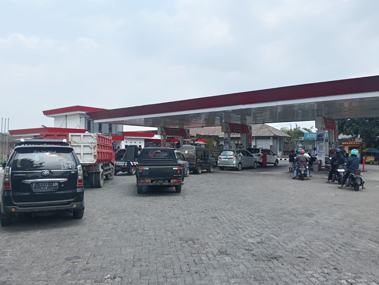 ANTREAN BBM DAN PERALIHAN KONSUMEN DISOROT, JEMBER KEMBALI TERAPKAN WFH