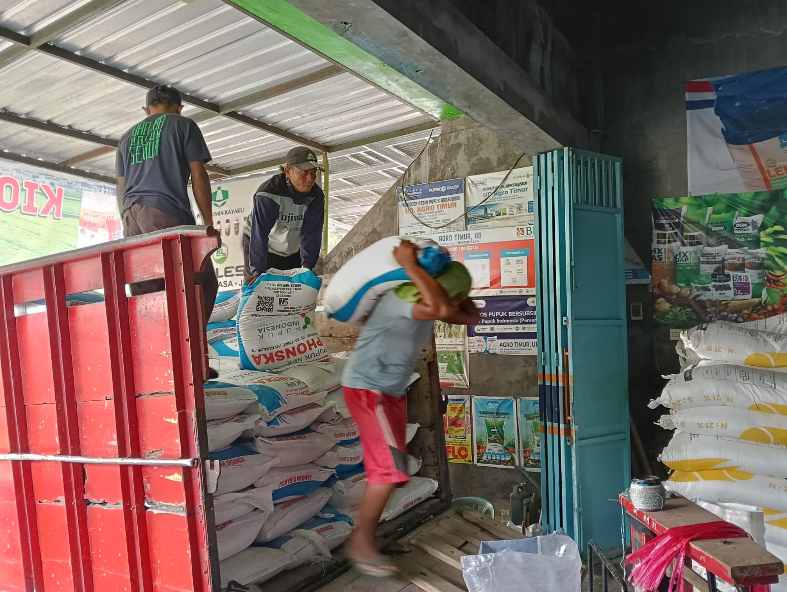 tak-ada-ampun-bupati-jember-ancam-tutup-kios-yang-main-main-dengan-pupuk-subsidi