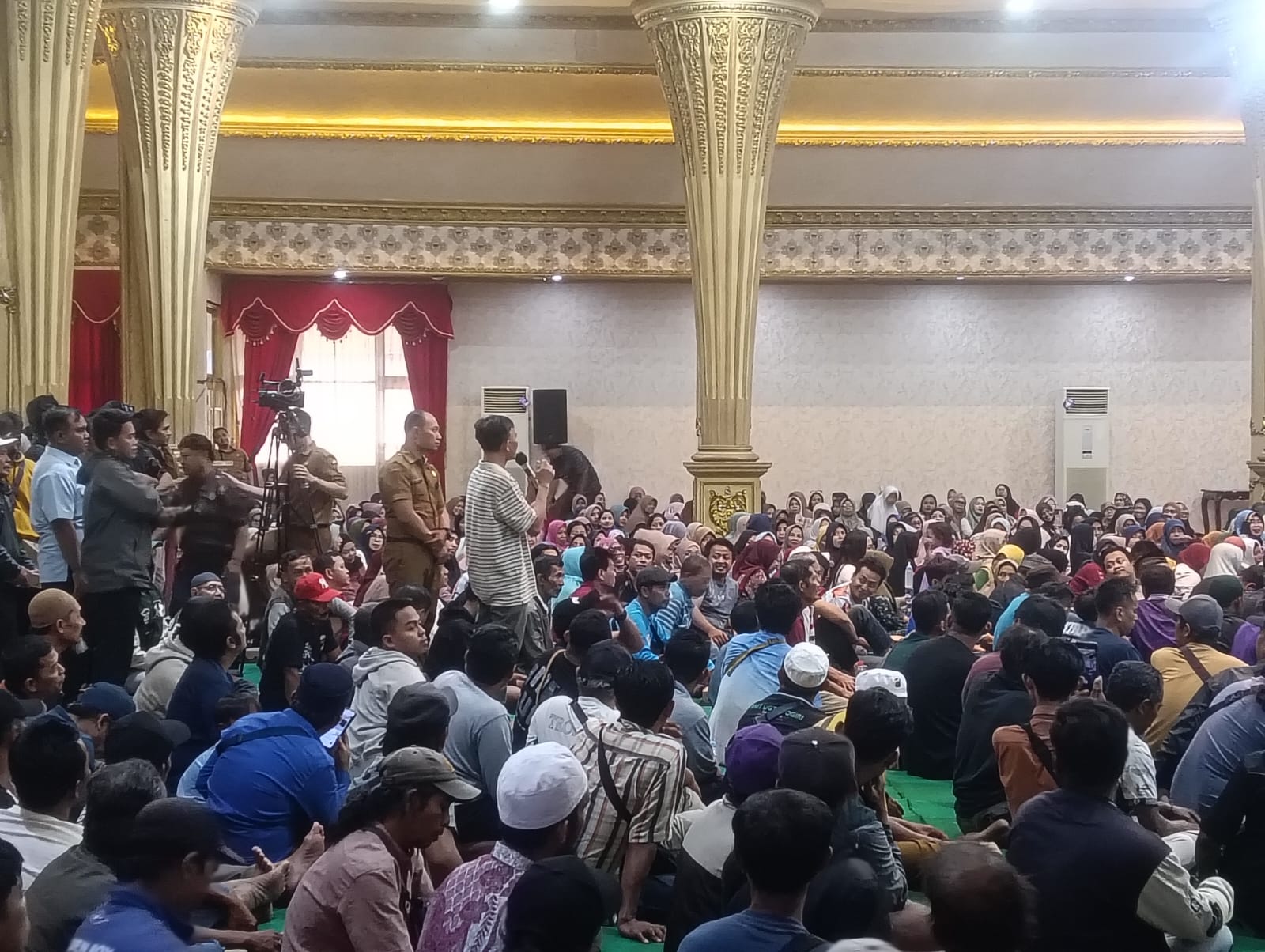 pedagang-pasar-tanjung-masuk-pendopo-bahas-masa-depan-pasar-bersama-bupati-jember