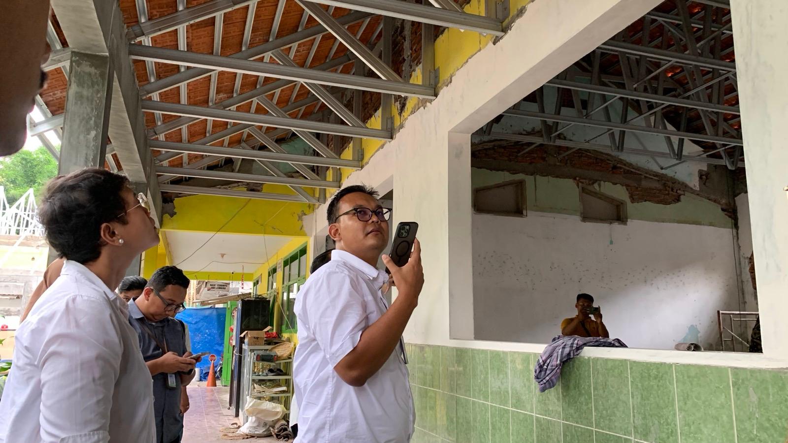 tinjau-revitalisasi-sekolah-di-jember-ksp-temukan-bangunan-tidak-sesuai-spektek