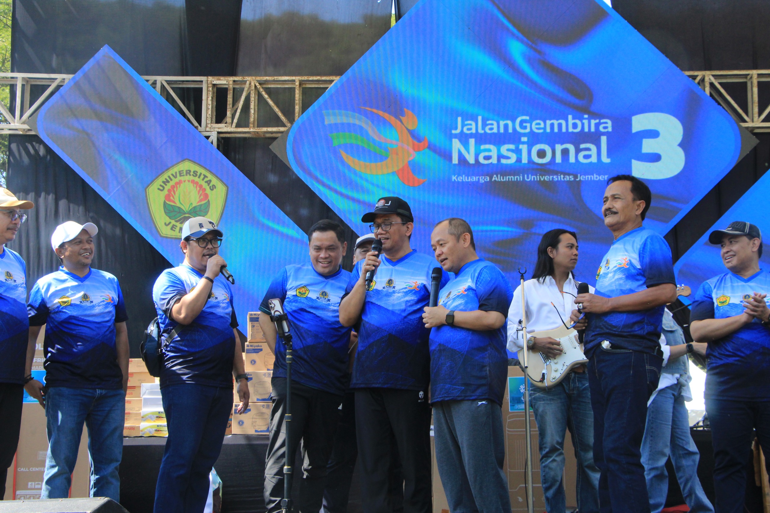 ajang-reuni-lebih-dari-7000-alumni-unej-dari-dalam-dan-luar-negeri-meriahkan-jgn-iii-kauje-di-kampus-tegalboto