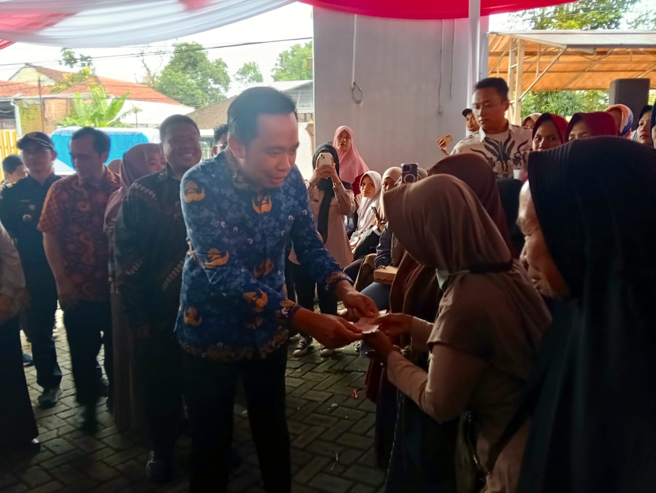 PEMKAB JEMBER SALURKAN BLT DANA CUKAI UNTUK 39 RIBU PEKERJA TEMBAKAU