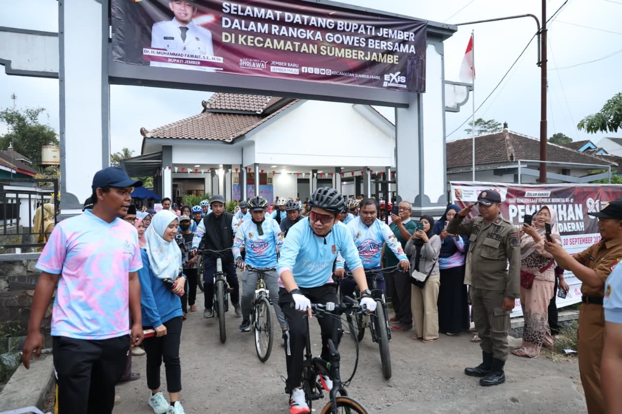 gowes-keliling-jember-bupati-catat-titik-jalan-rusak-dan-pju-padam
