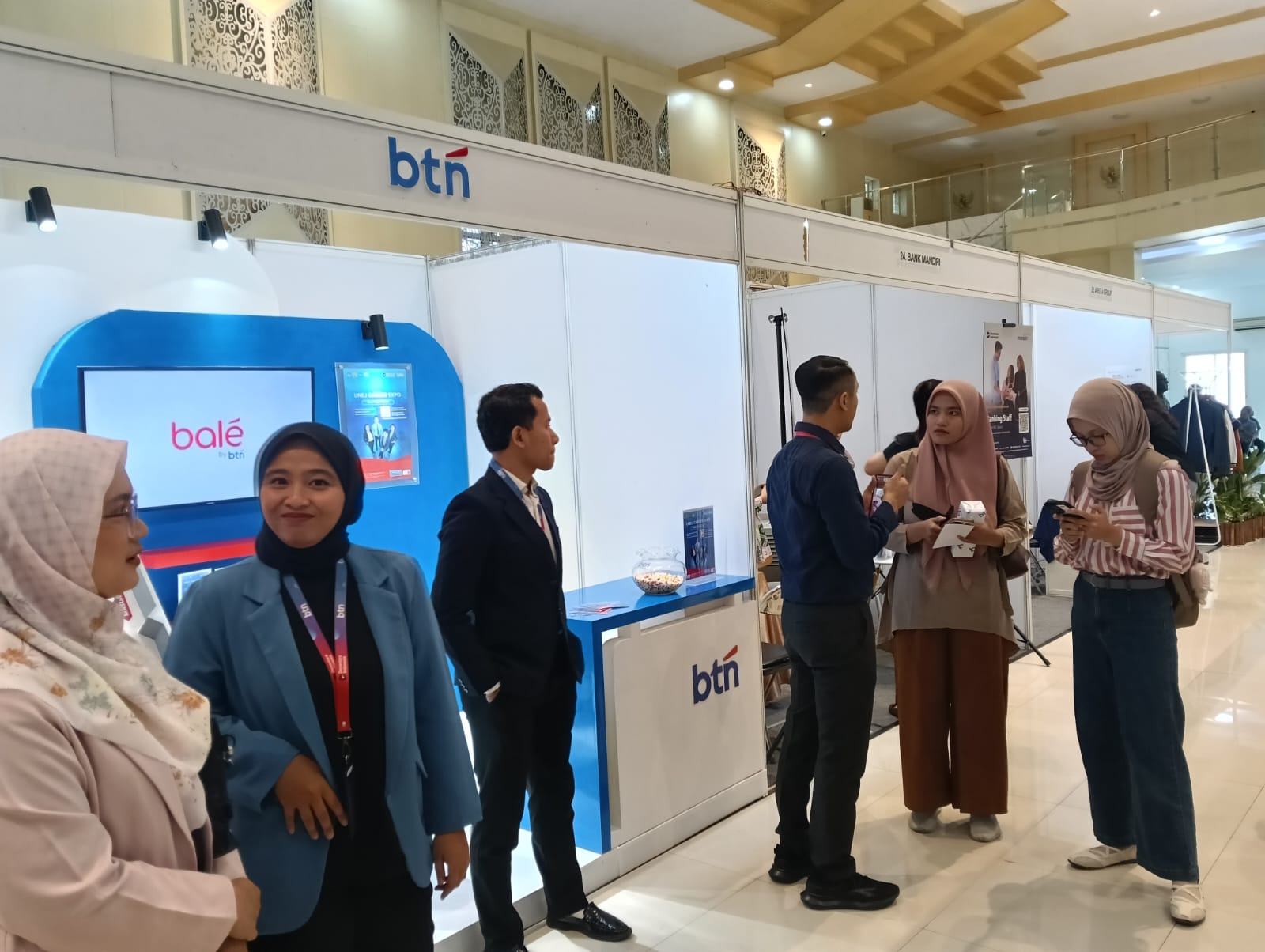 RIBUAN PENCARI KERJA BERTEMU PULUHAN PERUSAHAAN, CAREER EXPO UNEJ JADI AJANG ADU PELUANG