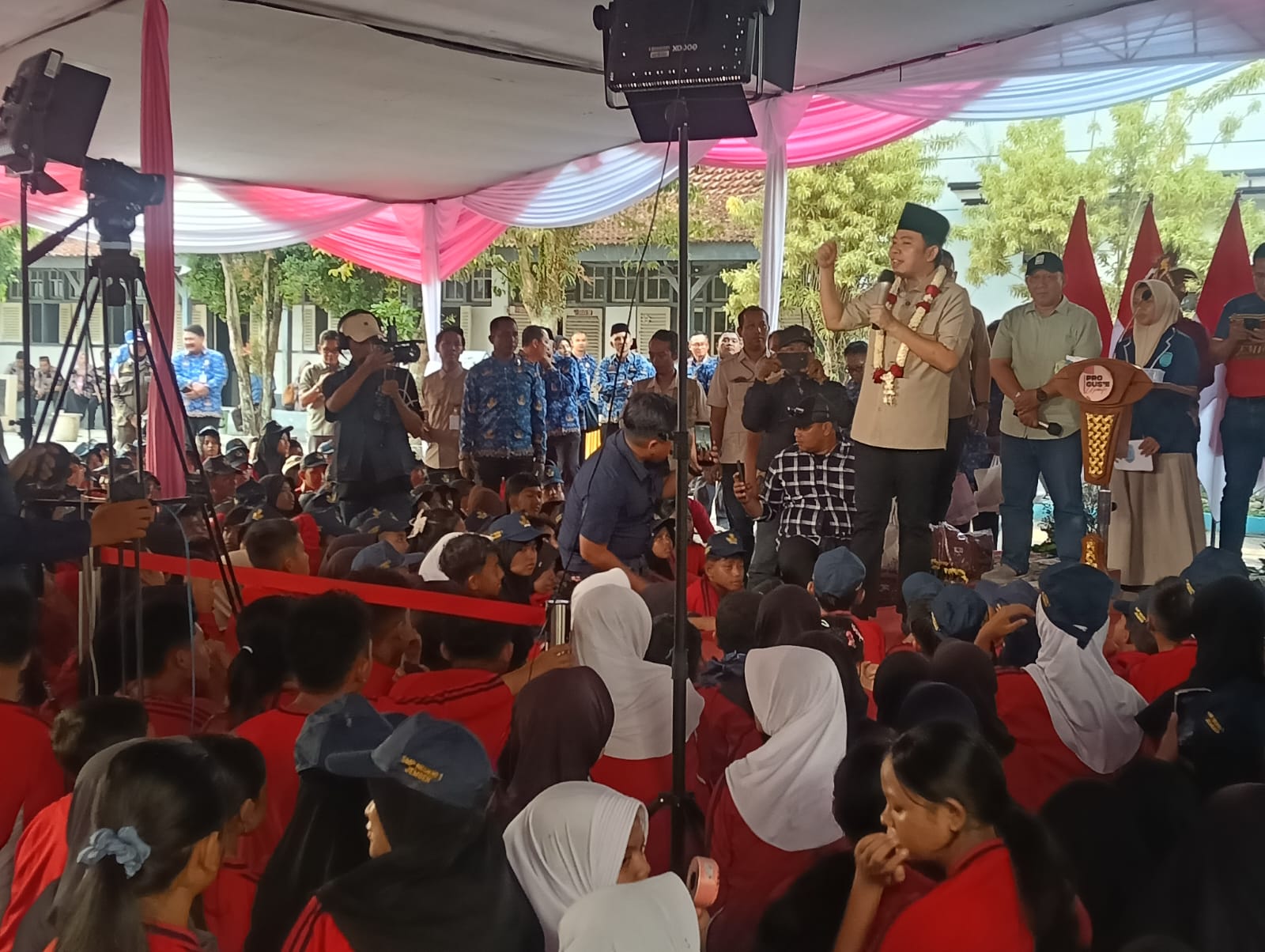 GUS FAWAIT ULTIMATUM SEKOLAH DI JEMBER: TAK ADA LAGI JALUR TITIPAN DAN PUNGLI SAAT MPLS
